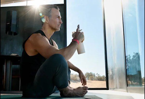 WHOOP 5.0 Fitness Band - image 3